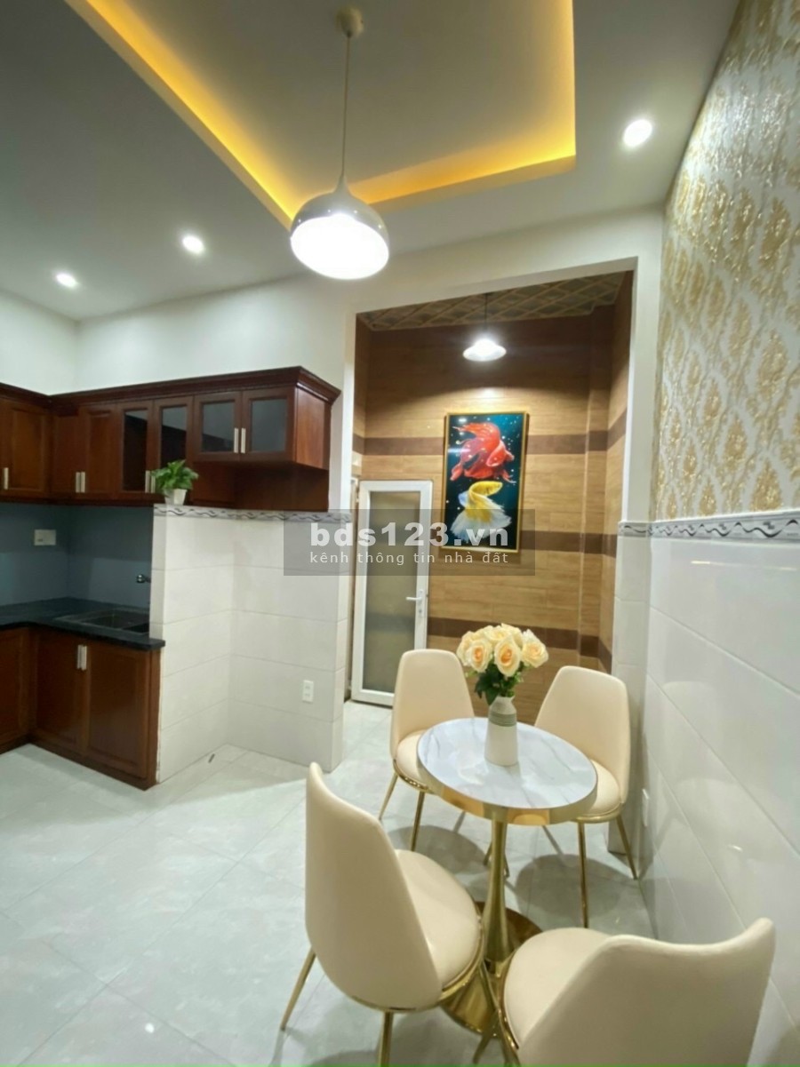 Nhà mới xây xong 80m2/2PN, giá 750 triệu giá 100% (sổ hồng riêng), ngay ngã ba Giồng.
