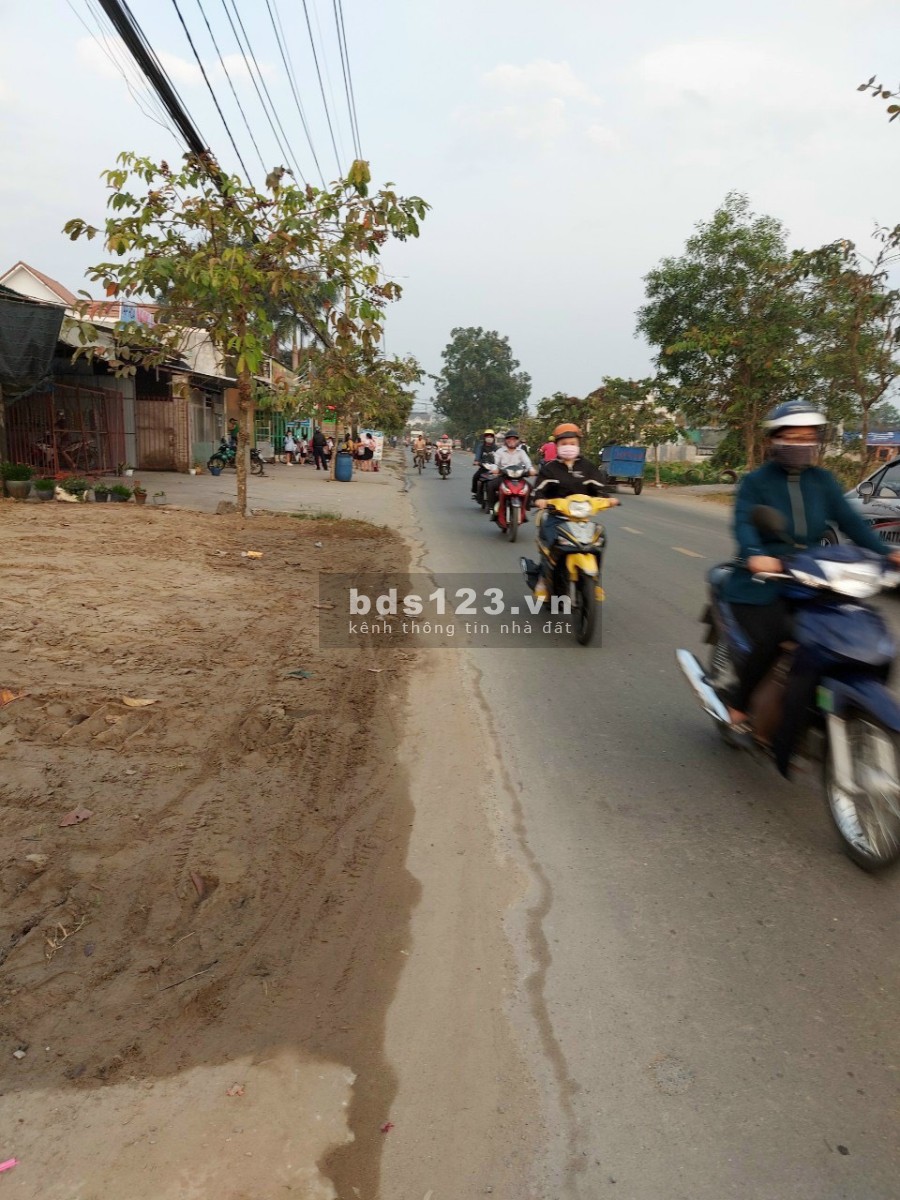 Bán đất mặt tiền trả nợ, đường Lê Duẩn, Long Thành đất full thổ cư, lh 0868237250