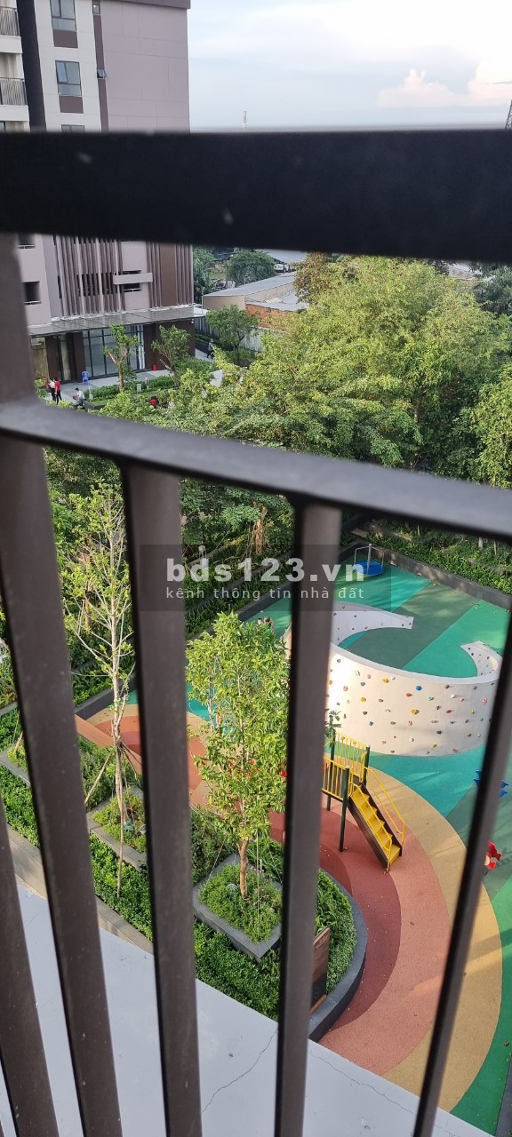 Bán nhanh căn hộ Opal Boulevard nhà còn rất mới, nội thất bàn giao cơ bản, giá tốt