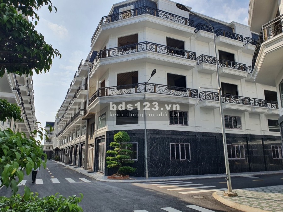 Thành Đô 1 - khu nhà hẻm nội bộ ven sông quận 12, đã có sổ từng căn, 1 trệt 4 lầu. Tặng xe SH