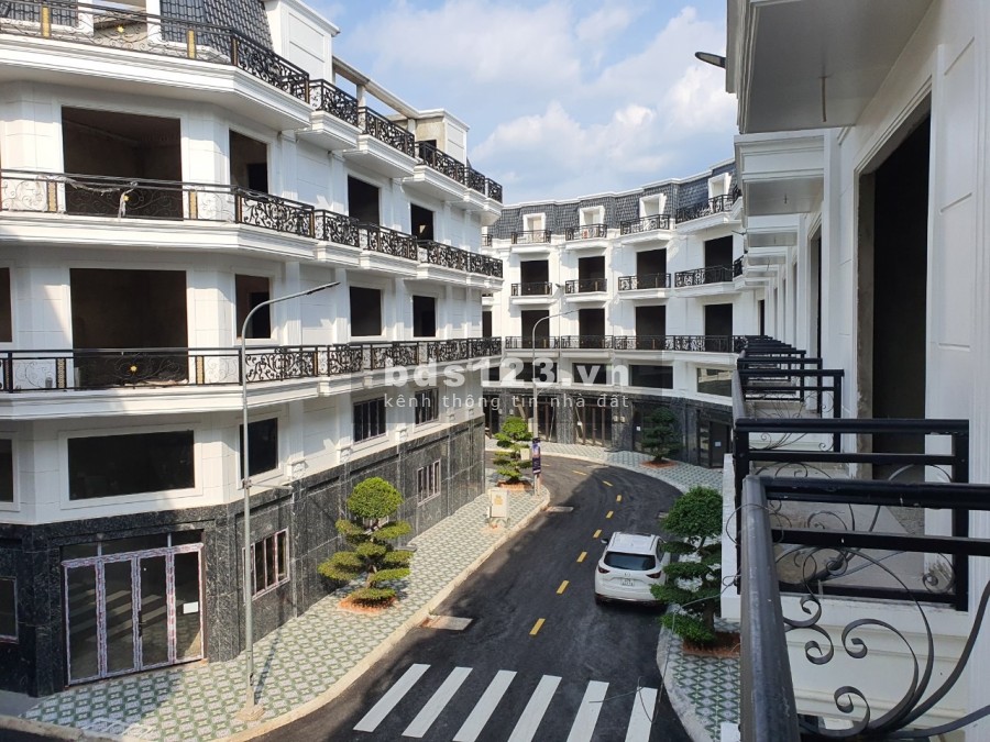 Thành Đô 1 - khu nhà hẻm nội bộ ven sông quận 12, đã có sổ từng căn, 1 trệt 4 lầu. Tặng xe SH