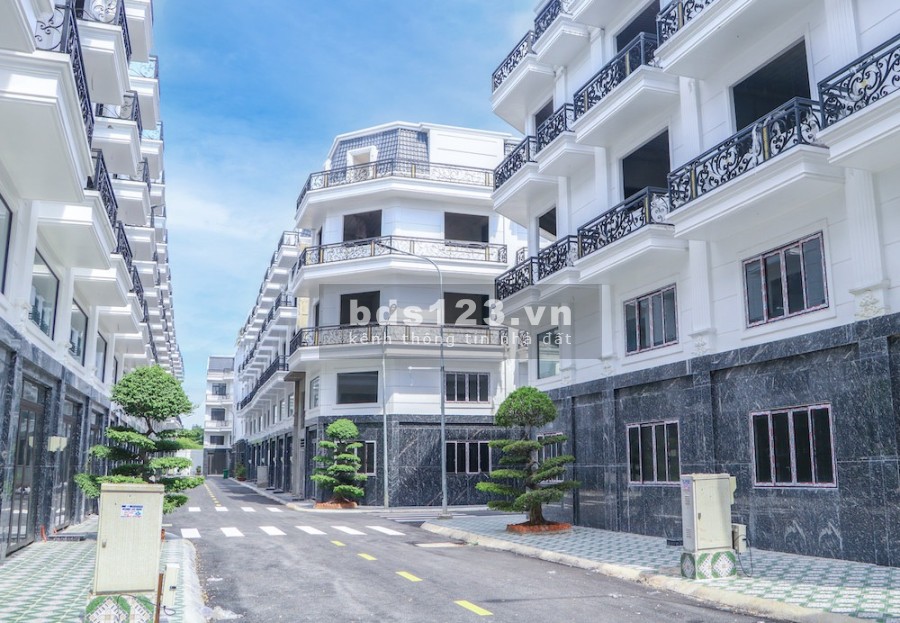 Thành Đô 1 - khu nhà hẻm nội bộ ven sông quận 12, đã có sổ từng căn, 1 trệt 4 lầu. Tặng xe SH