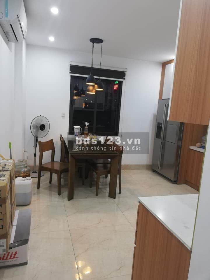 Bán nhà MP Trung Kính diện tích 73m2 x 7 tầng thang máy giá 26,5 tỷ liên hệ 0912442669