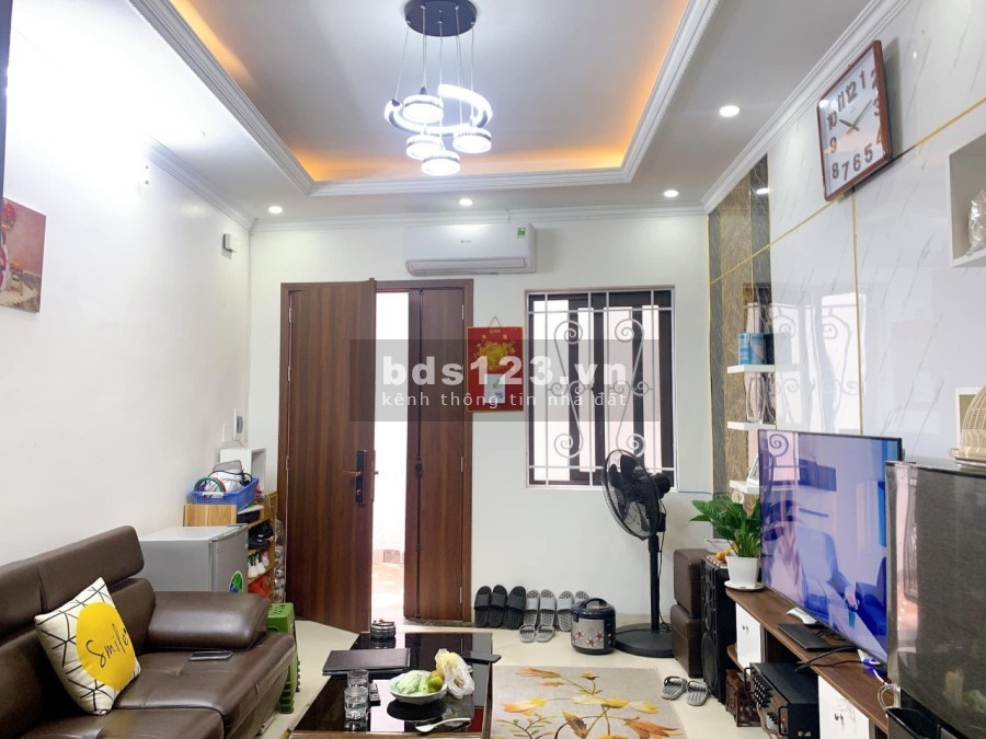 Chỉ hơn 3 tỷ nhà 5 tầng đẹp long lanh tặng full nội thất trung tâm Hoàng Mai, sổ sẵn