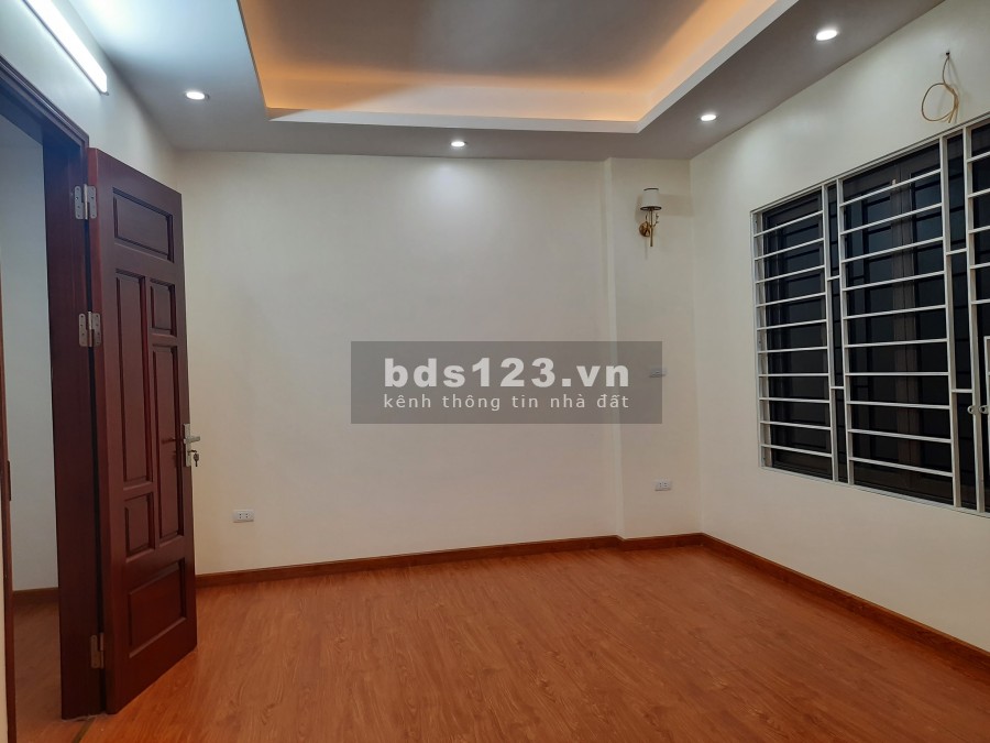 Bán nhà Xuân La lô góc ô tô 4 chỗ vào nhà. Giá 5.4 tỷ có thương lượng khu an ninh