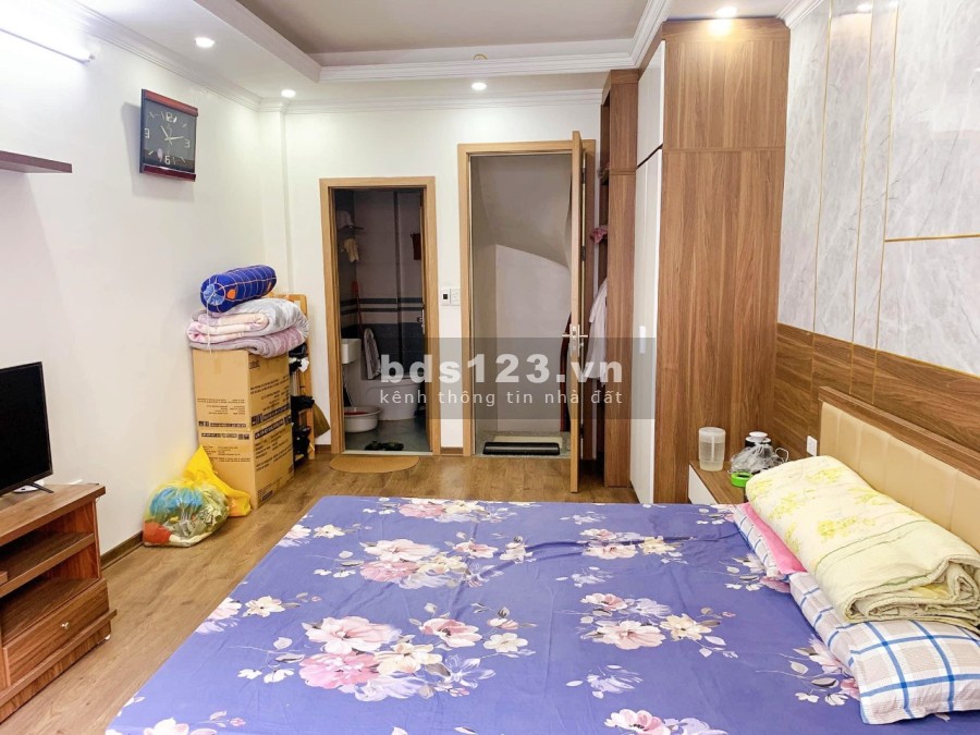 Chỉ hơn 3 tỷ nhà 5 tầng đẹp long lanh tặng full nội thất trung tâm Hoàng Mai, sổ sẵn