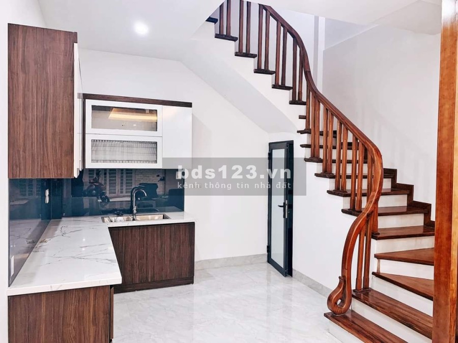 Bán nhà 5 tầng siêu đẹp phố Kim Giang,10m ra ngõ ô tô tránh,giá 3.75 tỷ