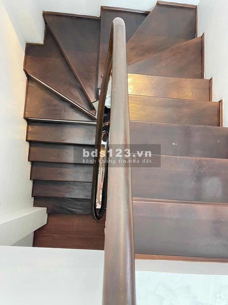 Chính chủ bán nhà Trường Chinh diện tích sử dụng 32m2 5 tầng đẹp sổ sẵn chính chủ