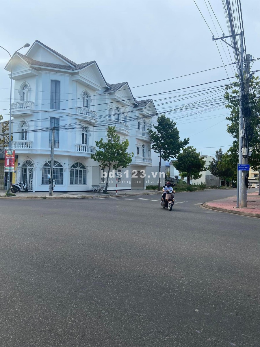 Bán đất 2 mặt tiền .Tp Phan Thiết, pháp lý đầy đủ, bàn giao nhanh chóng, lh 0909356265
