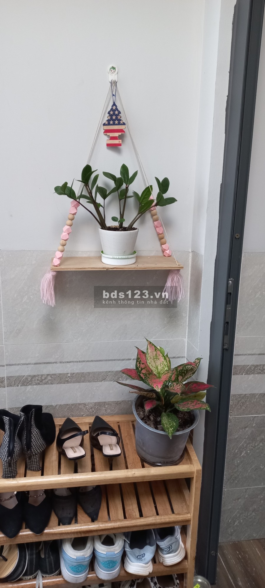 Nhà nguyên căn 1 lửng 3 lầu, 5p ra tới quận 1