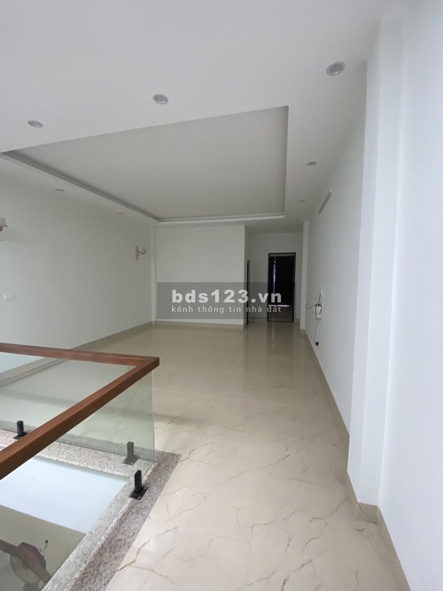 Cho thuê Nhà Lê Hoàn mặt bờ hồ kinh doanh tấp nập liên hệ 0916981524, bàn giao ngay