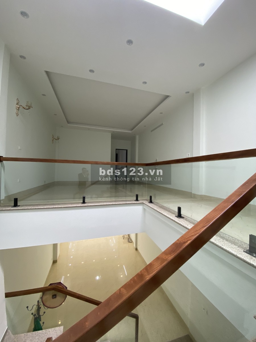 Cho thuê Nhà Lê Hoàn mặt bờ hồ kinh doanh tấp nập liên hệ 0916981524, bàn giao ngay
