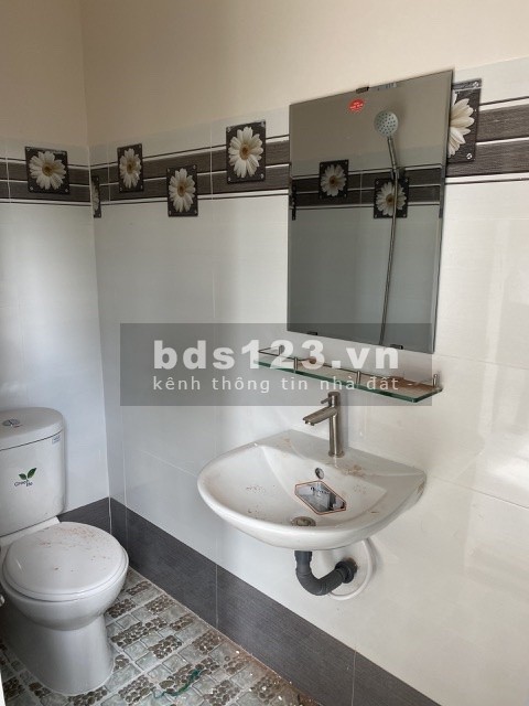 Bán nhà 1 trệt 1 lầu, nhà mặt tiền quốc lộ 1a, xã Long Thạnh, huyện Phụng Hiệp, tỉnh Hậu Giang