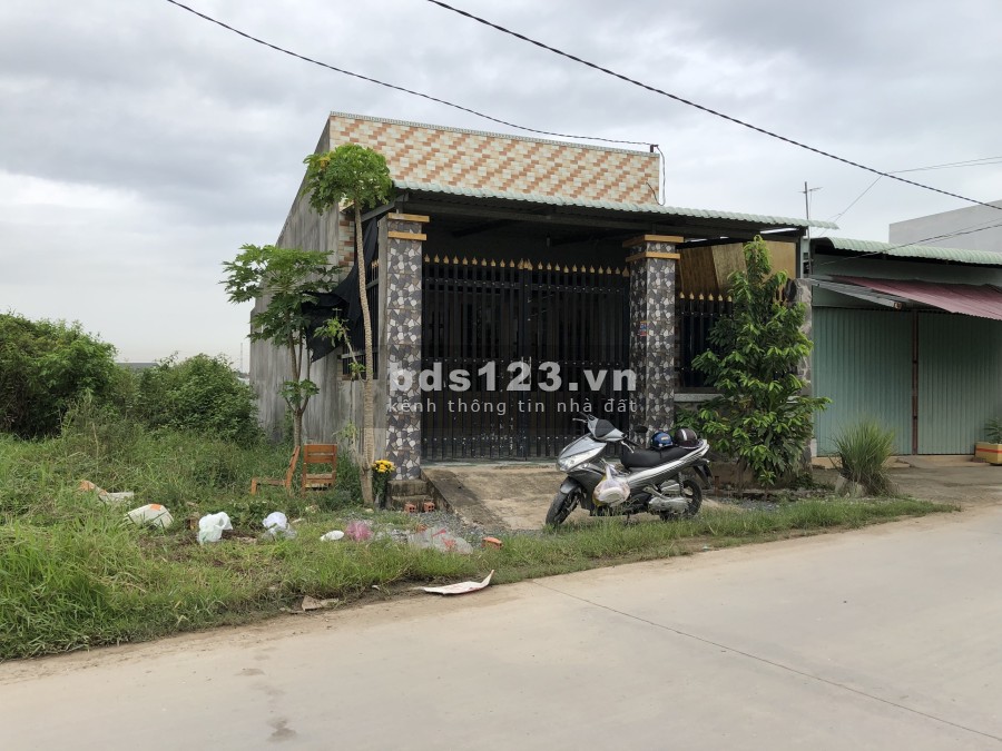Đất thổ cư mặt tiền đường trường học Mỹ Yên Bến Lức, giá bán 2.85 tỷ, lh 0938921889