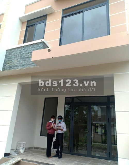 Bán nhà 1 trệt 1 lầu, nhà mặt tiền quốc lộ 1a, xã Long Thạnh, huyện Phụng Hiệp, tỉnh Hậu Giang