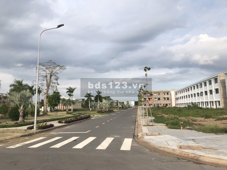 Bán gấp lô đất dự án Century City gần công viên lớn, liên hệ 0812.245.246