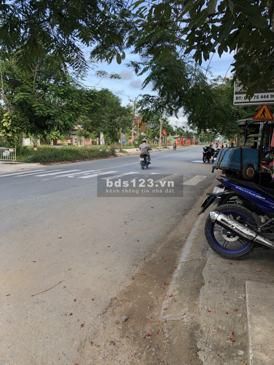 Đất thổ cư mặt tiền đường trường học Mỹ Yên Bến Lức, giá bán 2.85 tỷ, lh 0938921889