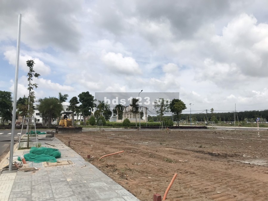 Bán gấp lô đất dự án Century City gần công viên lớn, liên hệ 0812.245.246