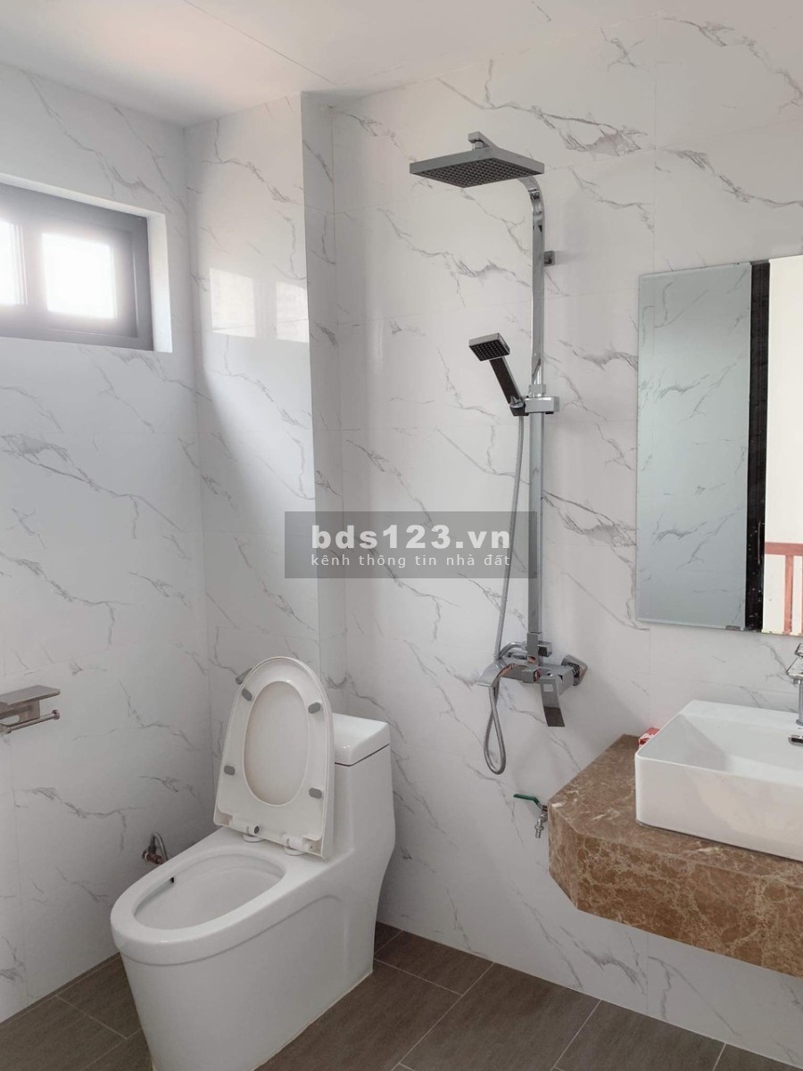 Cần bán nhà phố Ngọc Thụy Long Biên khu dân cư đông đúc, liên hệ 0932371189