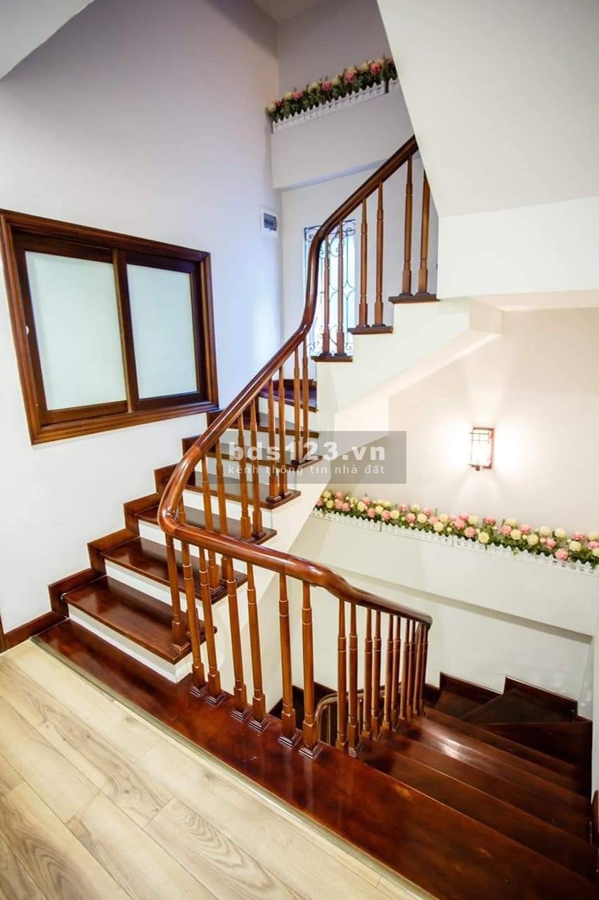 Cần bán nhà phố Ngọc Thụy Long Biên khu dân cư đông đúc, liên hệ 0932371189