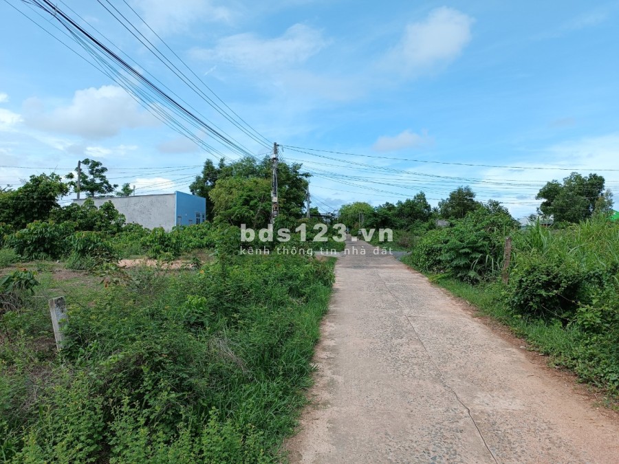 Cần bán 222.5m2, đất nền full thổ cư gần biên, khu dân cư đông đúc, giá tốt đầu tư