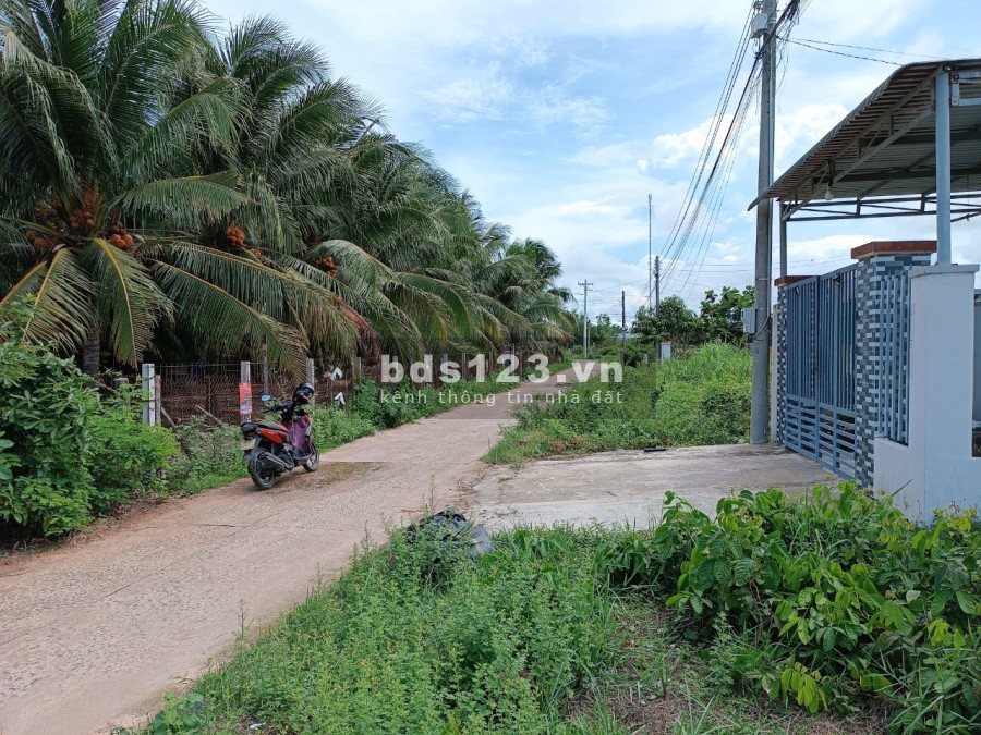 Cần bán 222.5m2, đất nền full thổ cư gần biên, khu dân cư đông đúc, giá tốt đầu tư