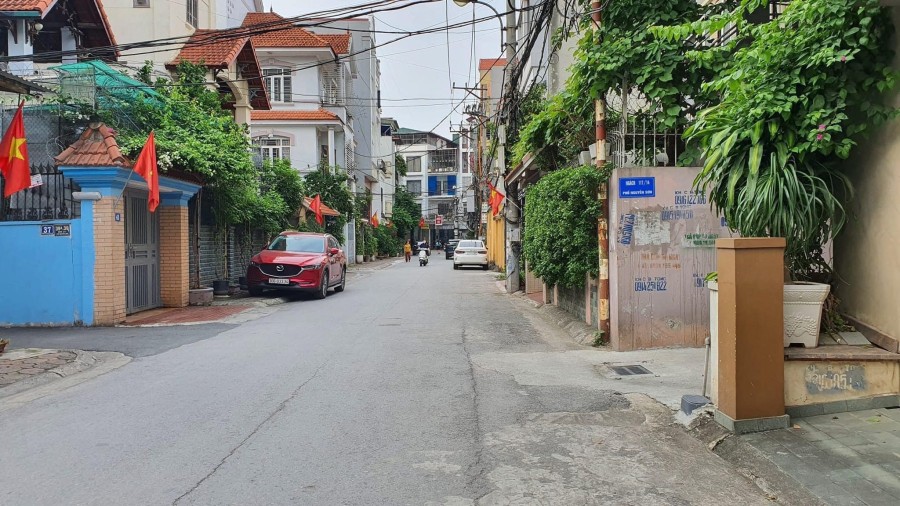 Phố Vip Nguyễn Sơn, Phân Lô ô tô tránh, Bt cũ 4 tầng ( xđ bán đất ), lô góc 2 mặt tiền