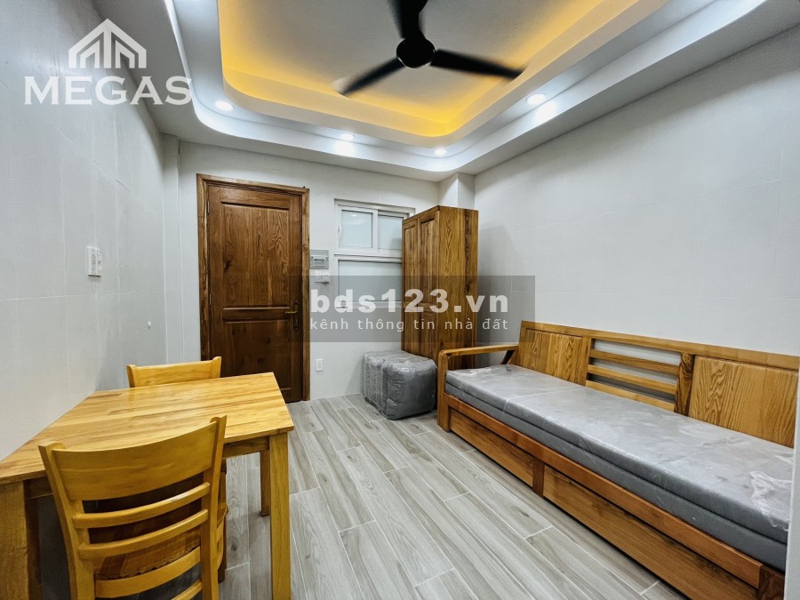 Căn hộ đầy đủ nội thất tiện nghi hiện đại ngay Phạm Văn Bạch có sân phơi rộng