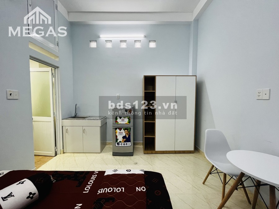 Đầy đủ nội thất mới 100% ban công riêng ngay Âu Cơ - Kênh Tân Hóa khu an ninh, yên tĩnh