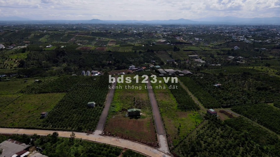 Bán đất full thổ cư diện tích 6x22 nằm ngay trục đường lớn, sát đường, liên hệ 0932194761