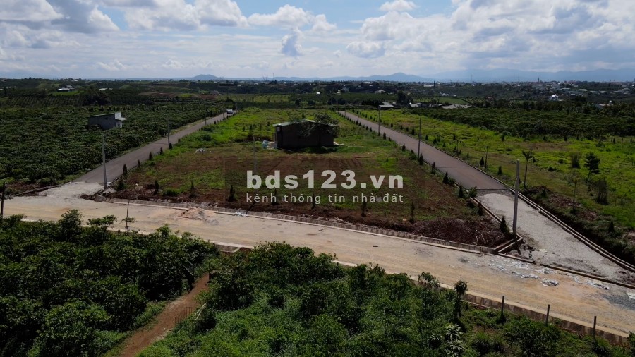 Bán đất full thổ cư diện tích 6x22 nằm ngay trục đường lớn, sát đường, liên hệ 0932194761
