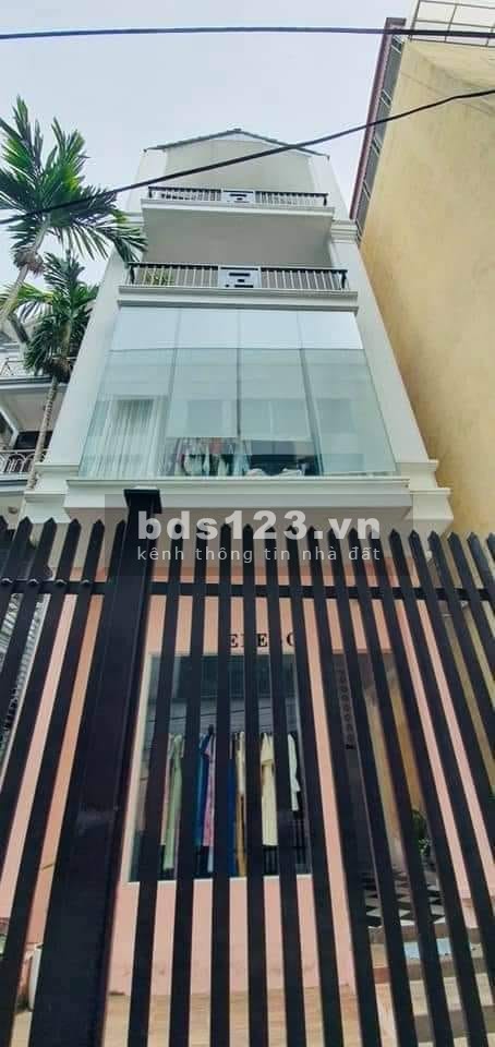 Cần bán gấp nhà phố Nguyễn Văn Cừ, 5 tầng, full nội thất giá bán 6.8 tỷ, lh 0966396167