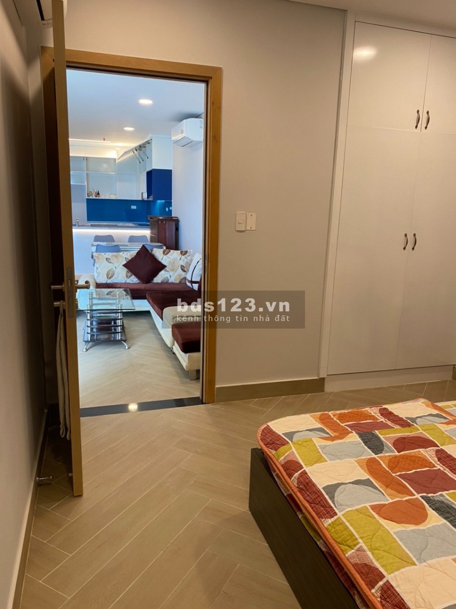 Cần bán căn hộ 91m2 tầng cao, view biển, full nội thất, thoáng mát cách biển chỉ vài bước chân