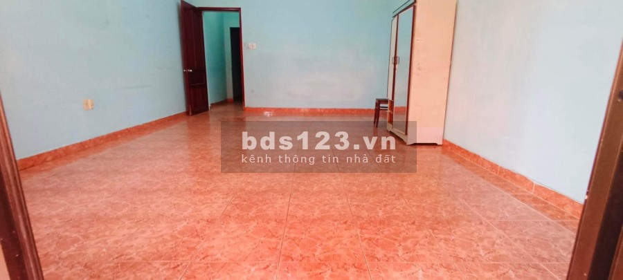 Bán nhà mặt tiền hẻm Nguyễn Oanh đúc kiên cố có sân rộng, hẻm xe ra vào thoải mái
