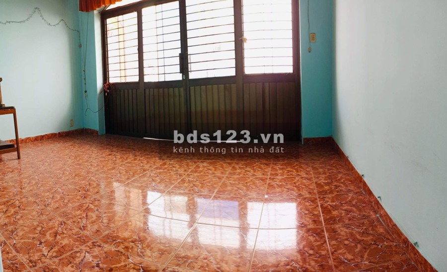 Bán nhà mặt tiền hẻm Nguyễn Oanh đúc kiên cố có sân rộng, hẻm xe ra vào thoải mái