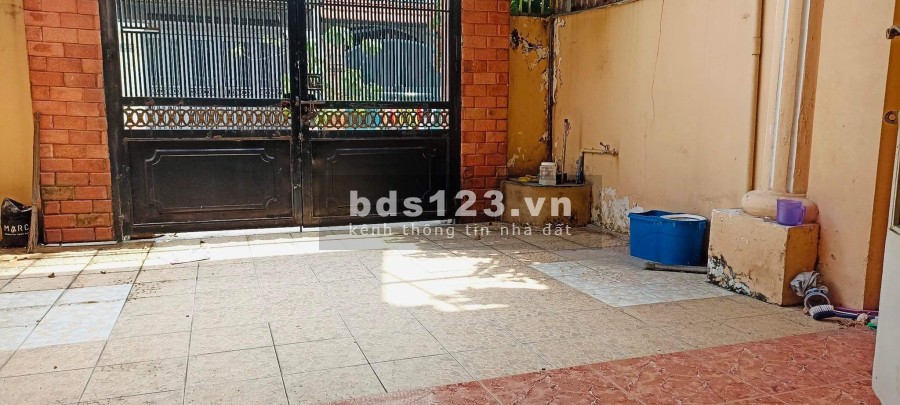 Bán nhà mặt tiền hẻm Nguyễn Oanh đúc kiên cố có sân rộng, hẻm xe ra vào thoải mái