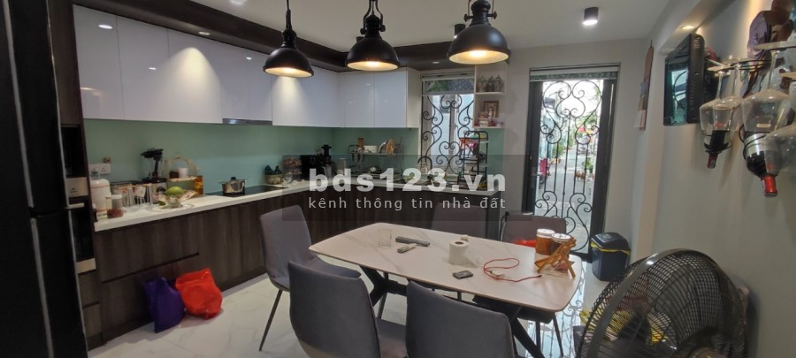 Chỉ việc xách đồ vào ở, nhà đẹp ngay Công Viên Làng Hoa Gò Vấp, dt 90m2 giá 9,7 tỷ, thương lượng
