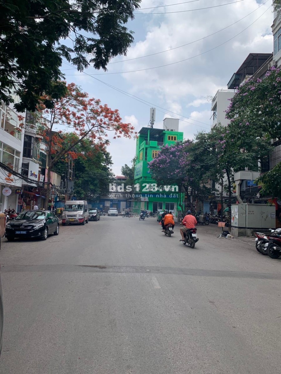 Nhà đẹp, mặt phố Quốc Tử Giám ở sang trọng, trung tâm kinh doanh sầm uất