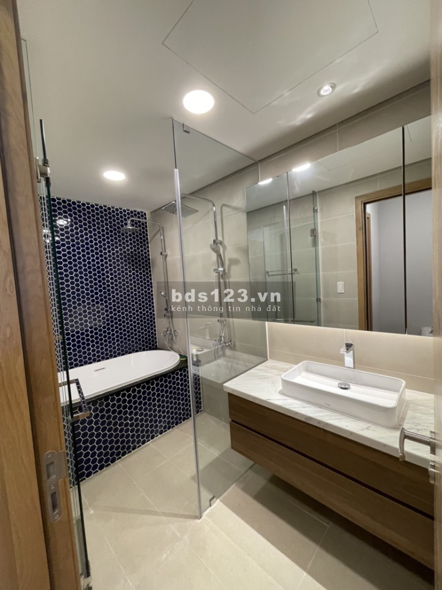 Cần bán căn hộ 91m2 tầng cao, view biển, full nội thất, thoáng mát cách biển chỉ vài bước chân