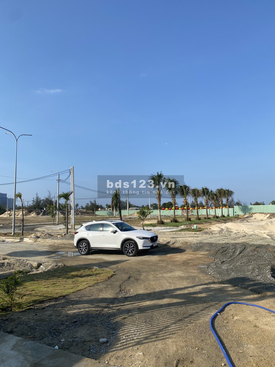 Cần bán lô đất ngay đường Dũng Sĩ Điện Ngọc, gần khu FPT giá 2tỷ/lô chiết khấu cao