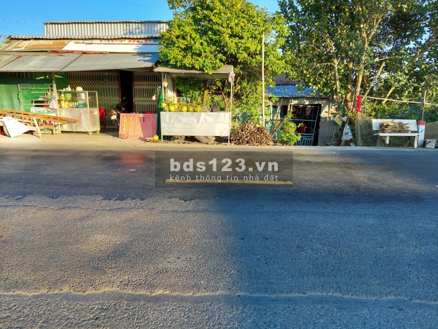 Cần bán nhanh diện tích sử dụng 650m2 ở đường DT843, Xã Tân Phú, Đồng Tháp