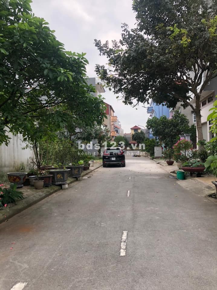 Ông Anh đẹp trai nhờ bán 80m2 TĐC Kiêu Kỵ, Gia Lâm có vỉa hè cách Vinhomes Ocean Park 1.5km.