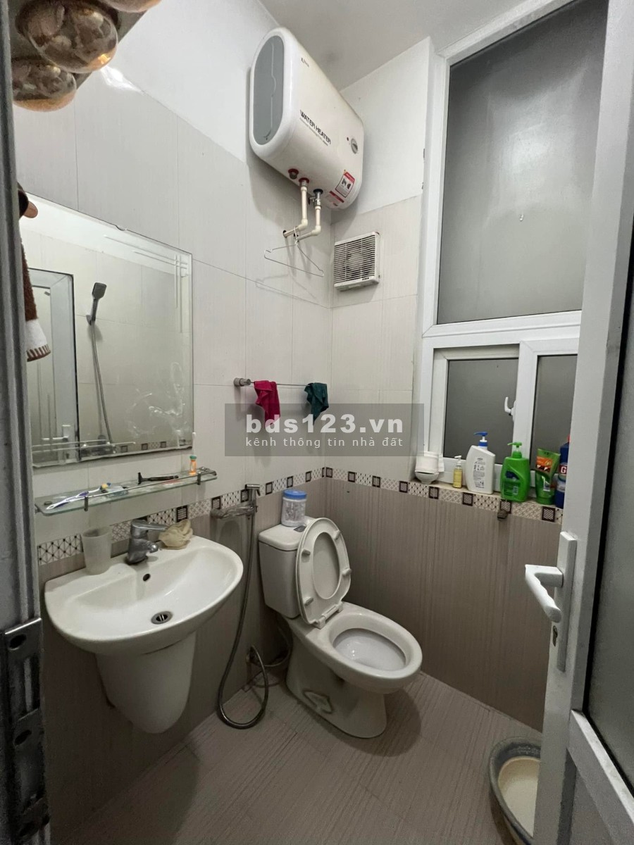 Bán gấp nhà nguyên căn 4 tầng kinh doanh tốt, ô tô đỗ cửa giá 5.4 tỷ, có thương lượng