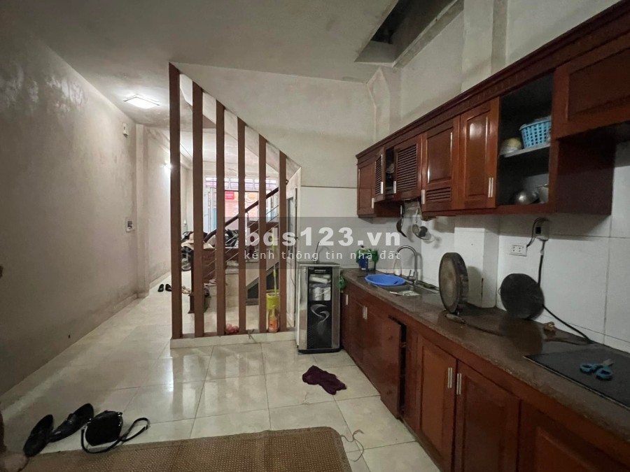 Bán gấp nhà nguyên căn 4 tầng kinh doanh tốt, ô tô đỗ cửa giá 5.4 tỷ, có thương lượng