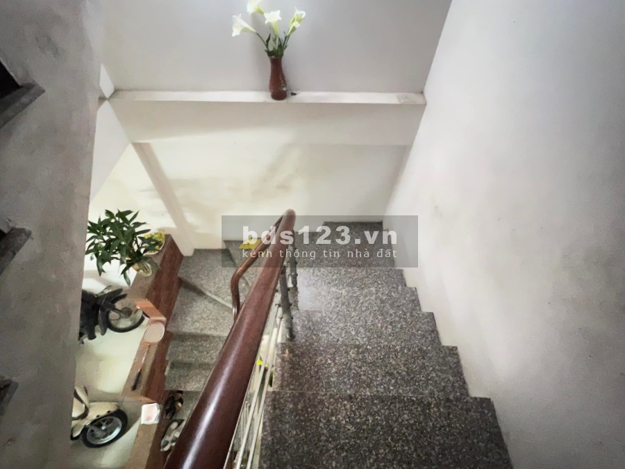 Bán gấp nhà nguyên căn 4 tầng kinh doanh tốt, ô tô đỗ cửa giá 5.4 tỷ, có thương lượng