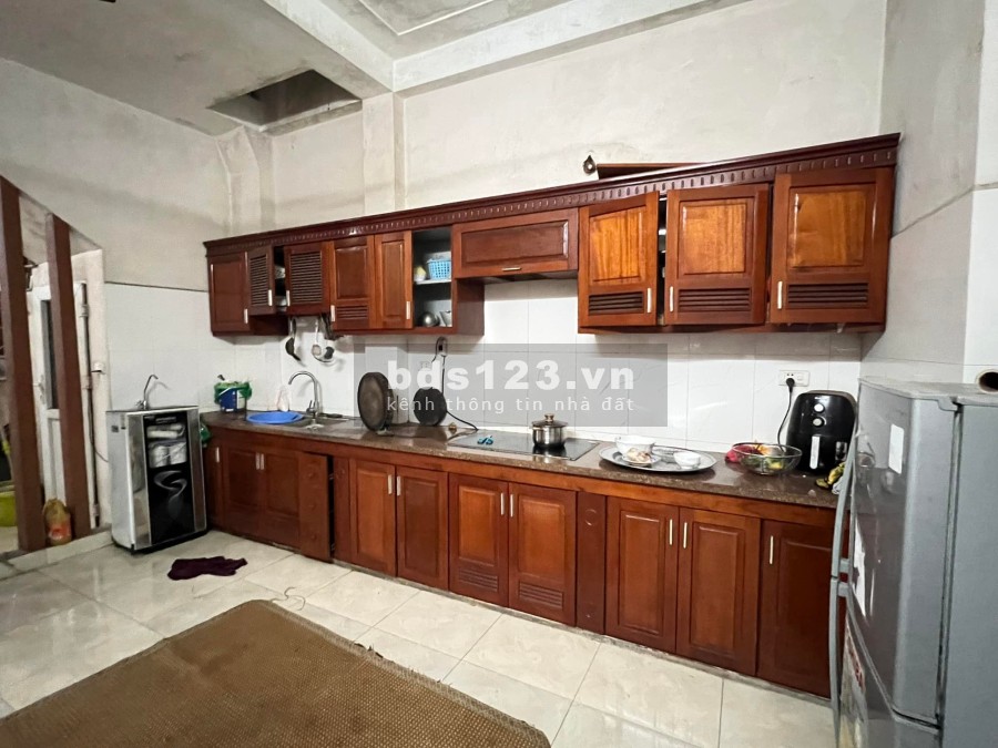 Bán gấp nhà nguyên căn 4 tầng kinh doanh tốt, ô tô đỗ cửa giá 5.4 tỷ, có thương lượng