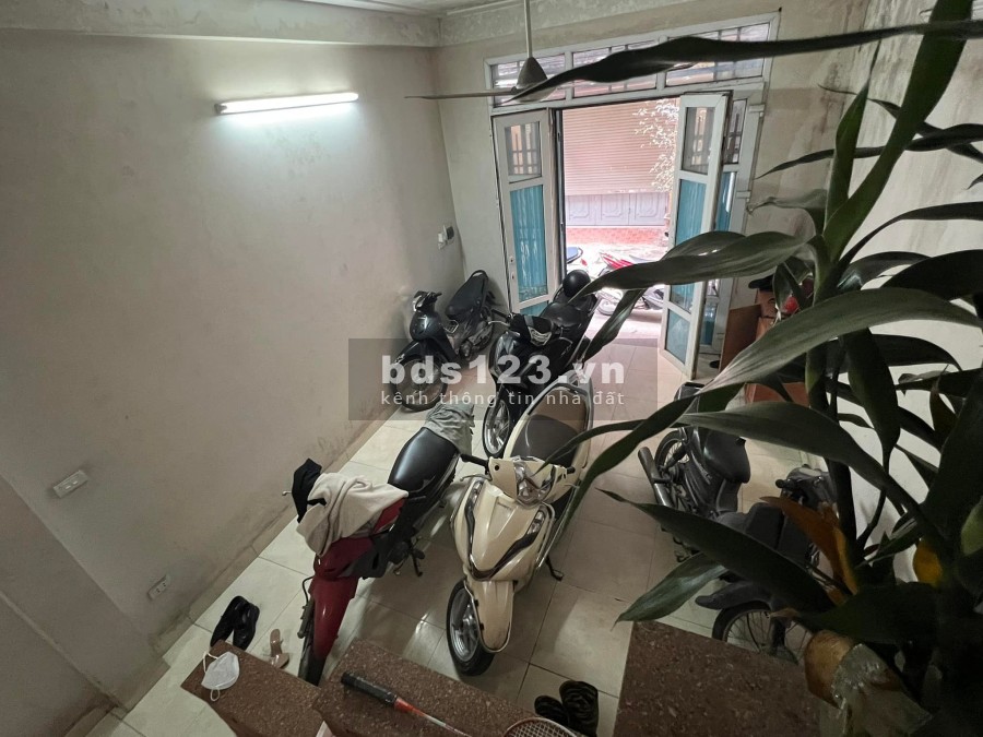 Bán gấp nhà nguyên căn 4 tầng kinh doanh tốt, ô tô đỗ cửa giá 5.4 tỷ, có thương lượng