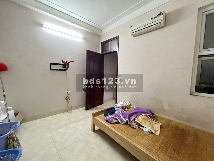 Bán gấp nhà nguyên căn 4 tầng kinh doanh tốt, ô tô đỗ cửa giá 5.4 tỷ, có thương lượng