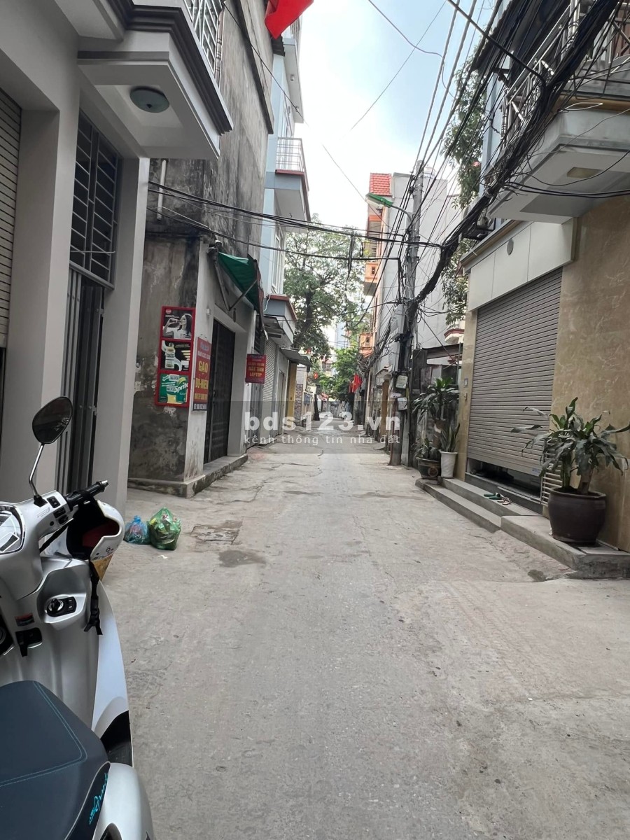 Bán gấp nhà nguyên căn 4 tầng kinh doanh tốt, ô tô đỗ cửa giá 5.4 tỷ, có thương lượng