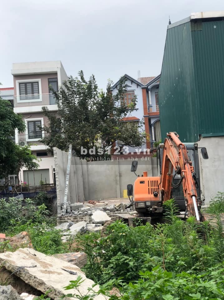 Ông Anh đẹp trai nhờ bán 80m2 TĐC Kiêu Kỵ, Gia Lâm có vỉa hè cách Vinhomes Ocean Park 1.5km.